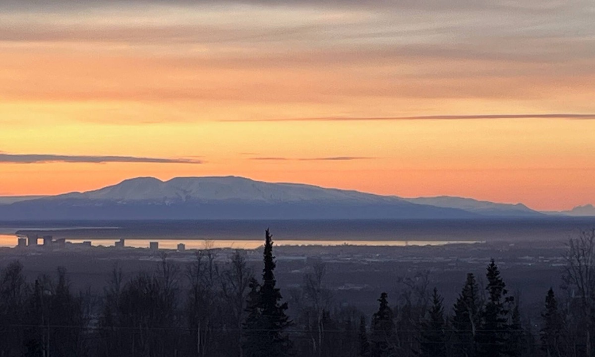 Basher House | Luxury Mountain House with Amazing Views and great Hiking in Anchorage