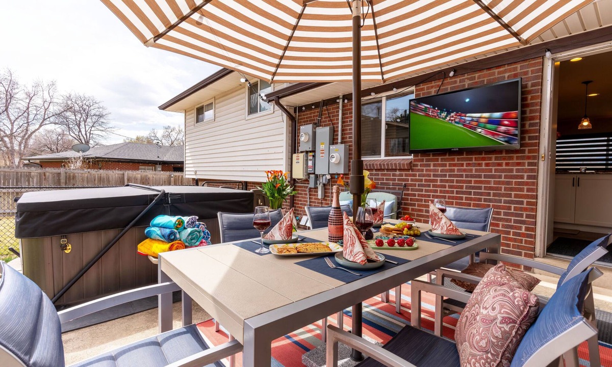 Scenic Heights House | Luxury Oasis Getaway, Hot Tub, Pet's and Park's