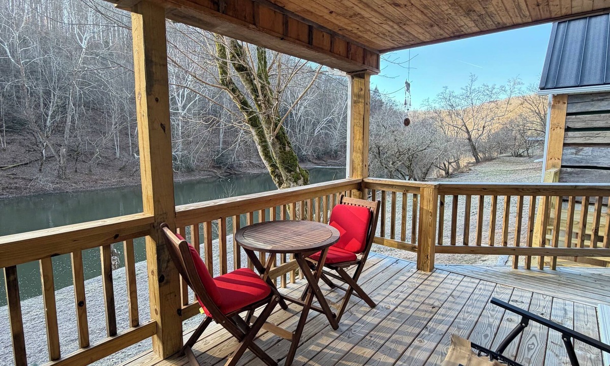 Strange Creek Cabin | Luxury Riverfront - Elk River Trail 2-bedroom cabin with Starlink.