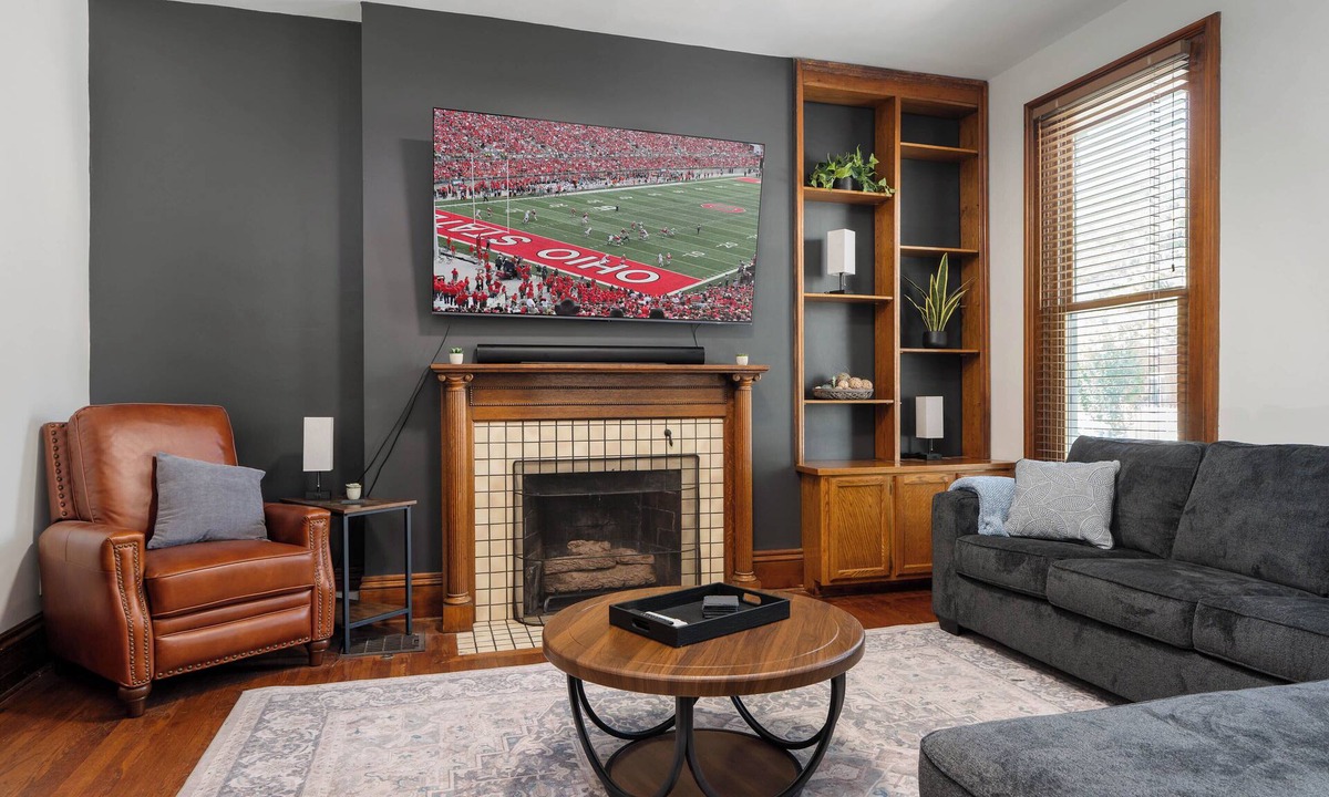 University District House | Luxury Short North 4BR · Sleeps 12 · Free Parking