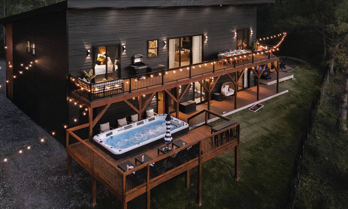 Weaverville Cabin | Luxury Speakeasy Pool + Spa + Sauna Hot Tub + Views Sleeps 20