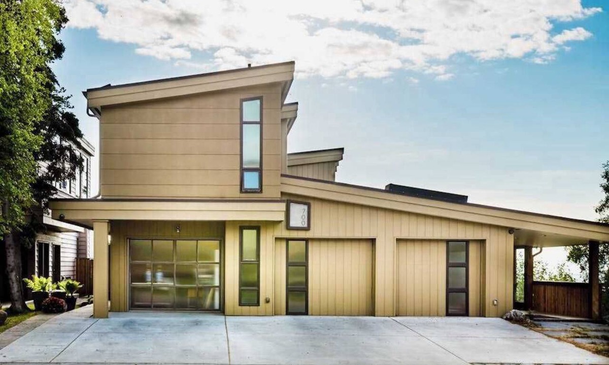 Downtown Anchorage House | M Street 3BR Combo | Connected Triplex Units | Dual Private Hot Tubs