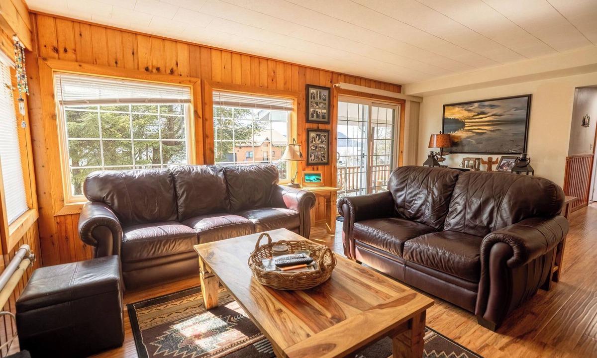 Sitka House | Magic Island Lodge - 4-bedroom home plus loft with 3 full bathrooms