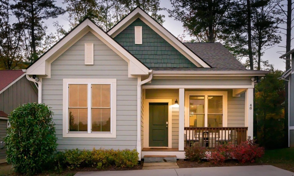 Fairview House | Magnolia Mountain Home | Monthly Mountain Home Near Asheville w/Private Hot Tub