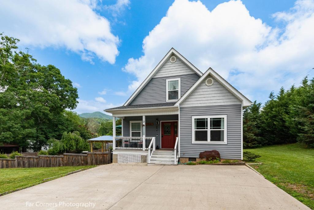 Candler House | Mama Bears Blue Bungalow