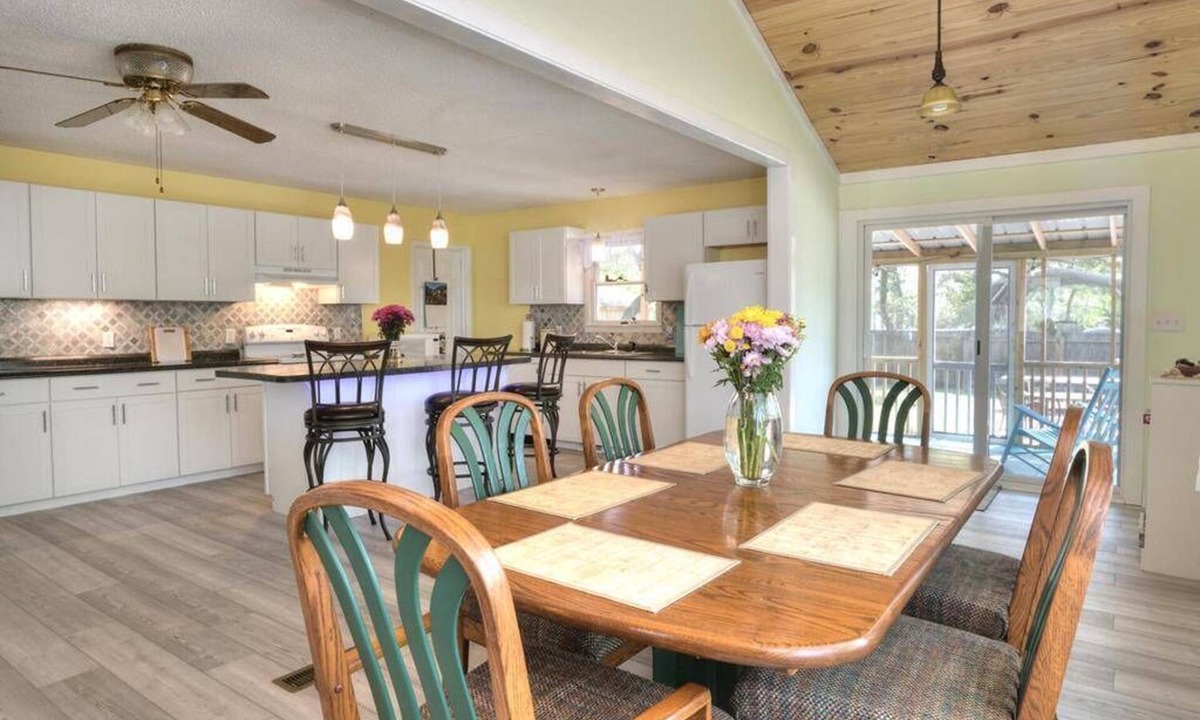 Tranquil Harbour House | Mandolin Wind your family beach getaway. 5 minute walk to the beach.