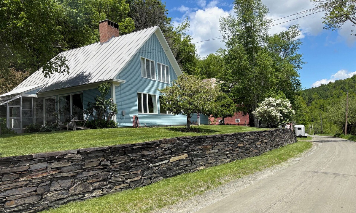 North Pomfret House | Maple Avenue Farm. Views, Farmhouse in Pomfret