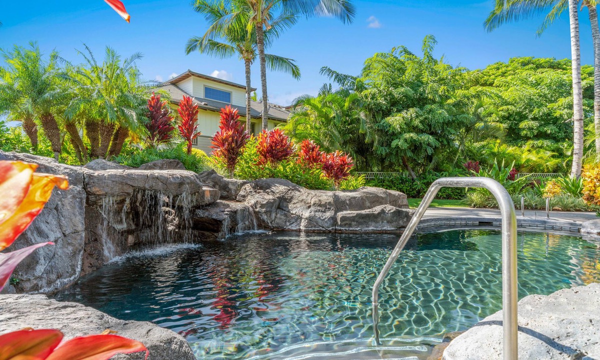 Kamuela Condo | Mauna Lani condo with waterfall pool, hot tub & tennis court