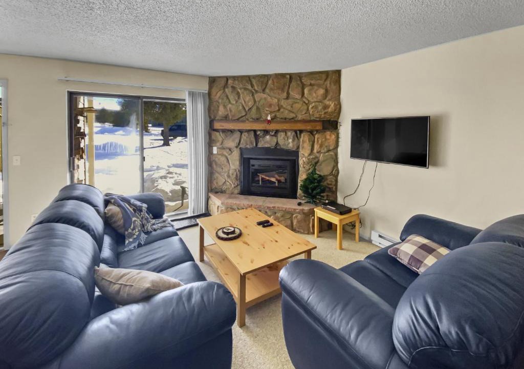 Fraser Apartment | Meadow Ridge Court 23-3 condo