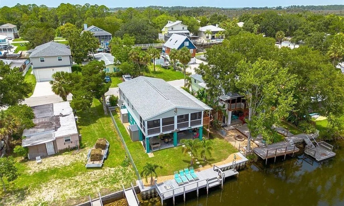 Weeki Wachee Gardens House | Mermaids, Manatees & Dolphins! Oh my!