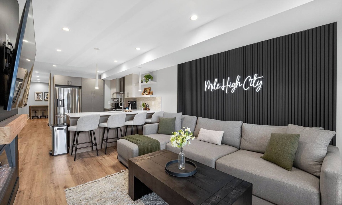 West Colfax House | Mile High Hideaway - Rooftop Mtn Views + Game Room