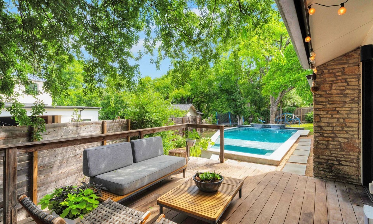 Barton Hills House | Minutes from Zilker/Barton Springs/Downtown with Private Pool + Hot Tub