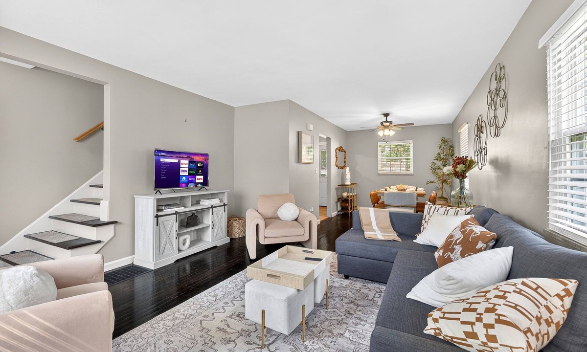 Bexley House | Modern 2BR Broadleigh Gem, Bright & Stylish