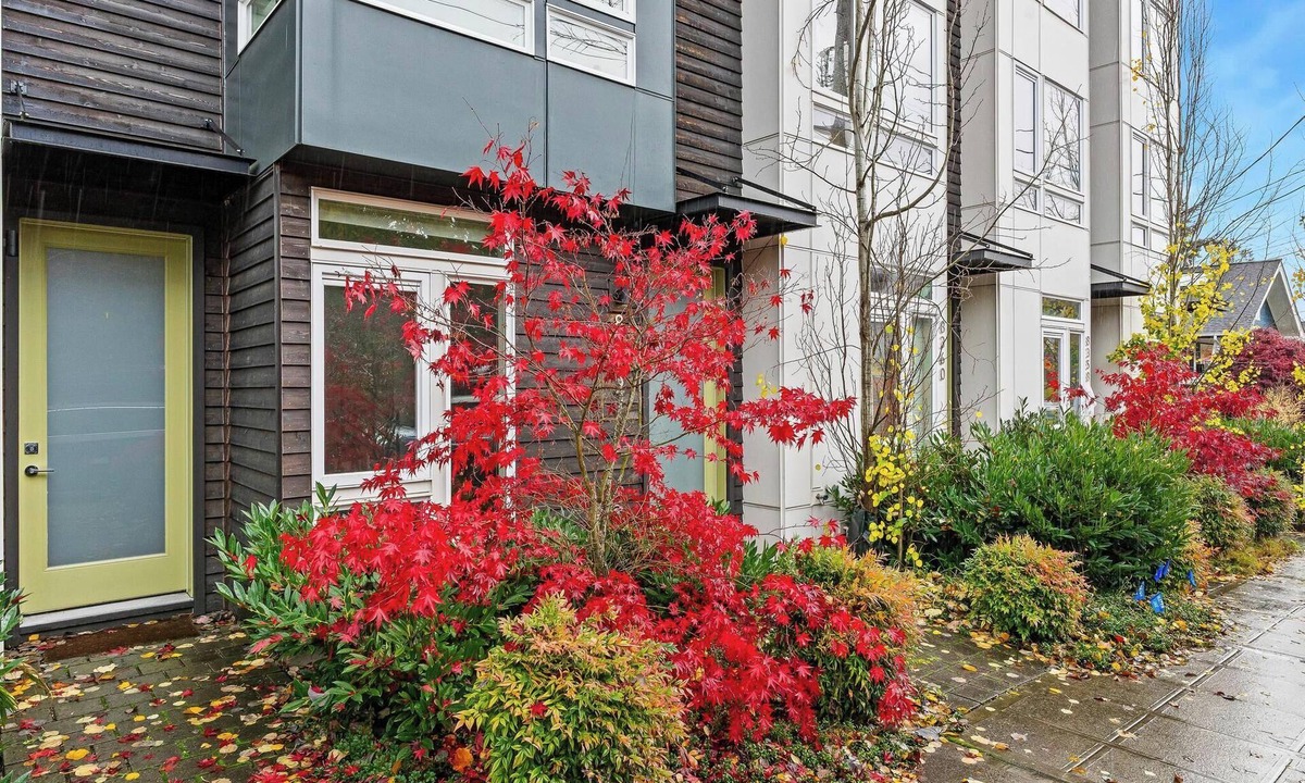 Whittier Heights House | Modern 3bd Townhome w/Roof Top Deck by Downtown