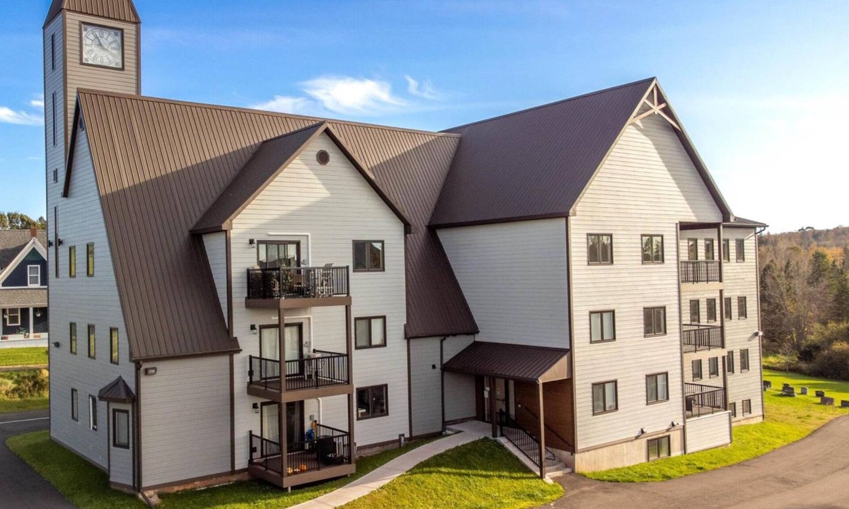 Hunter River House | Modern Condo at The Churchill
