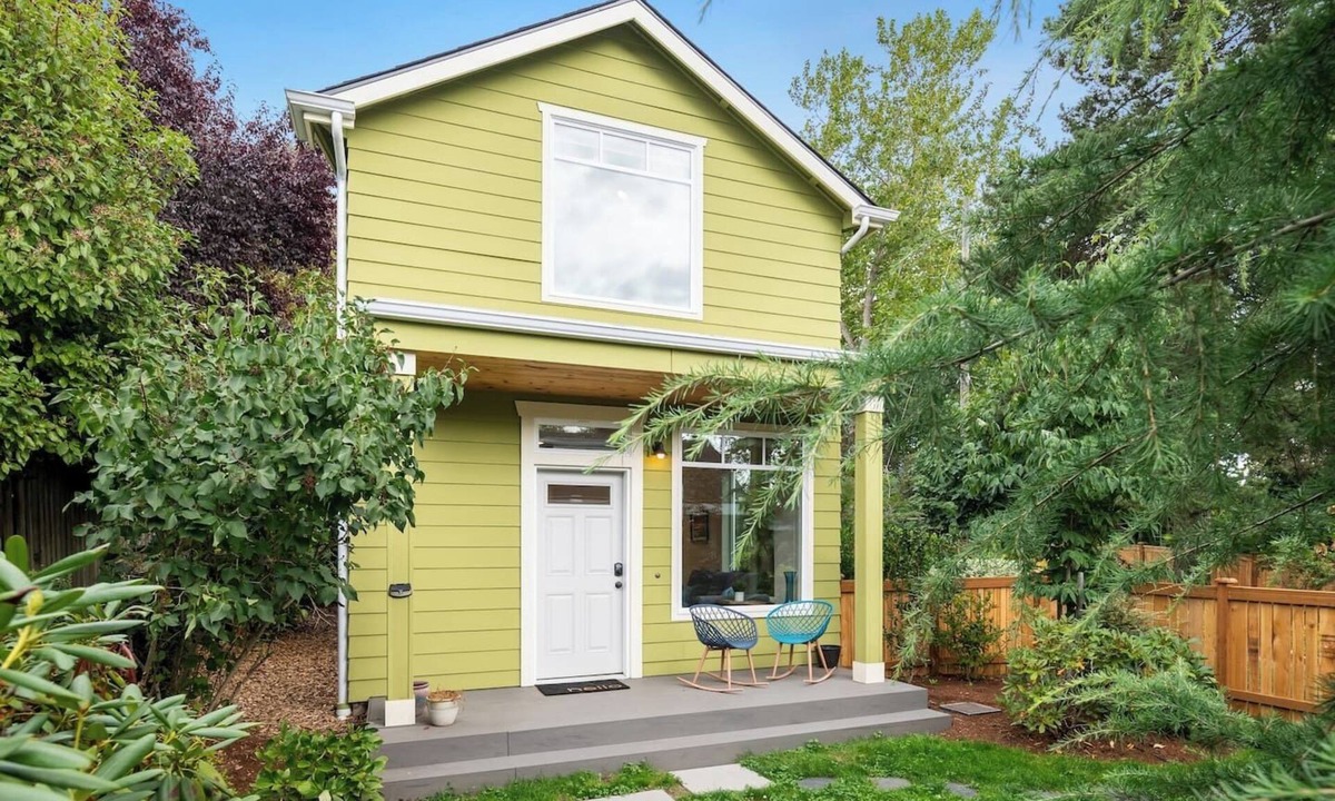 Bryant House | Modern Cottage - UW & Children's Pet Friendly
