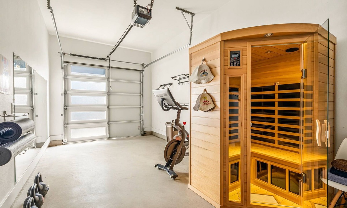 Blackshear-Prospect Hill House | Modern East Austin Home | Sauna | BBQ | Walkable!