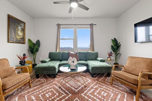 Lockhart Apartment | Modern Farmhouse Retreat w Patio Yard TWR 103