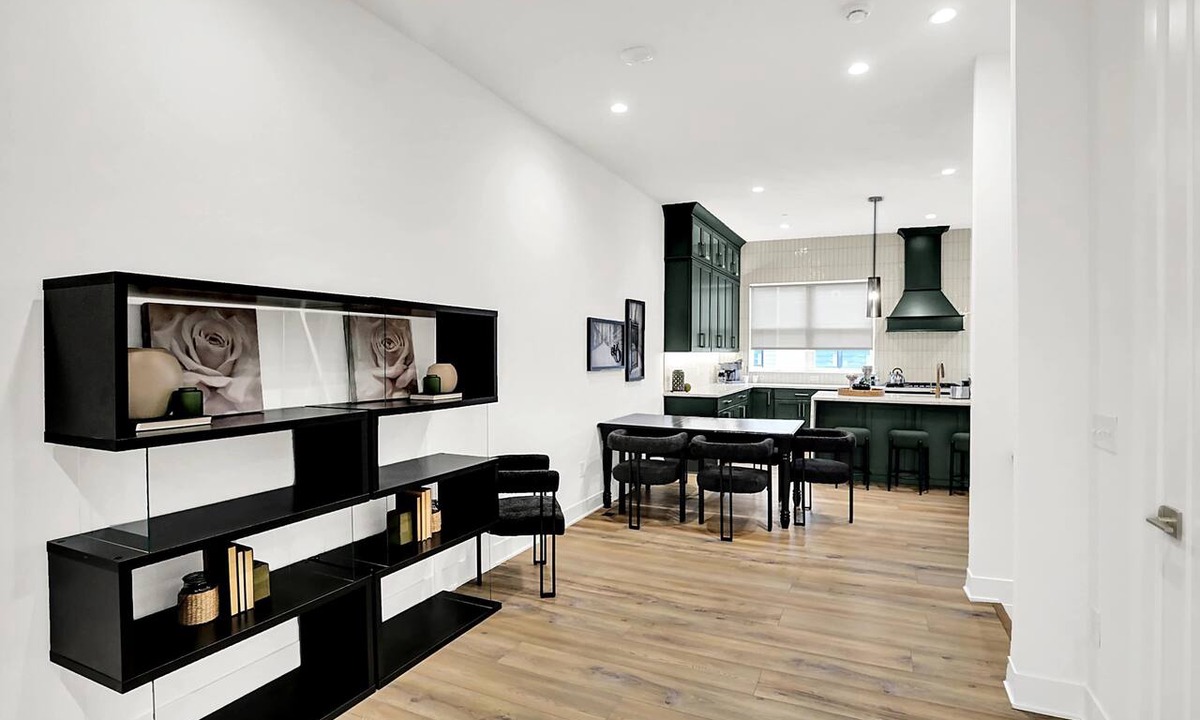 Lockerbie Square Condo | Modern Luxury | Fireplace | Rooftop Deck | Near DT