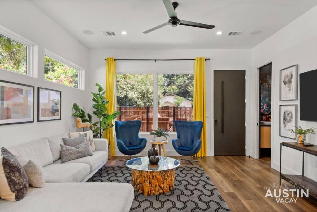 East Cesar Chavez House | Modern Luxury Home - Minutes from Lady Bird Lake