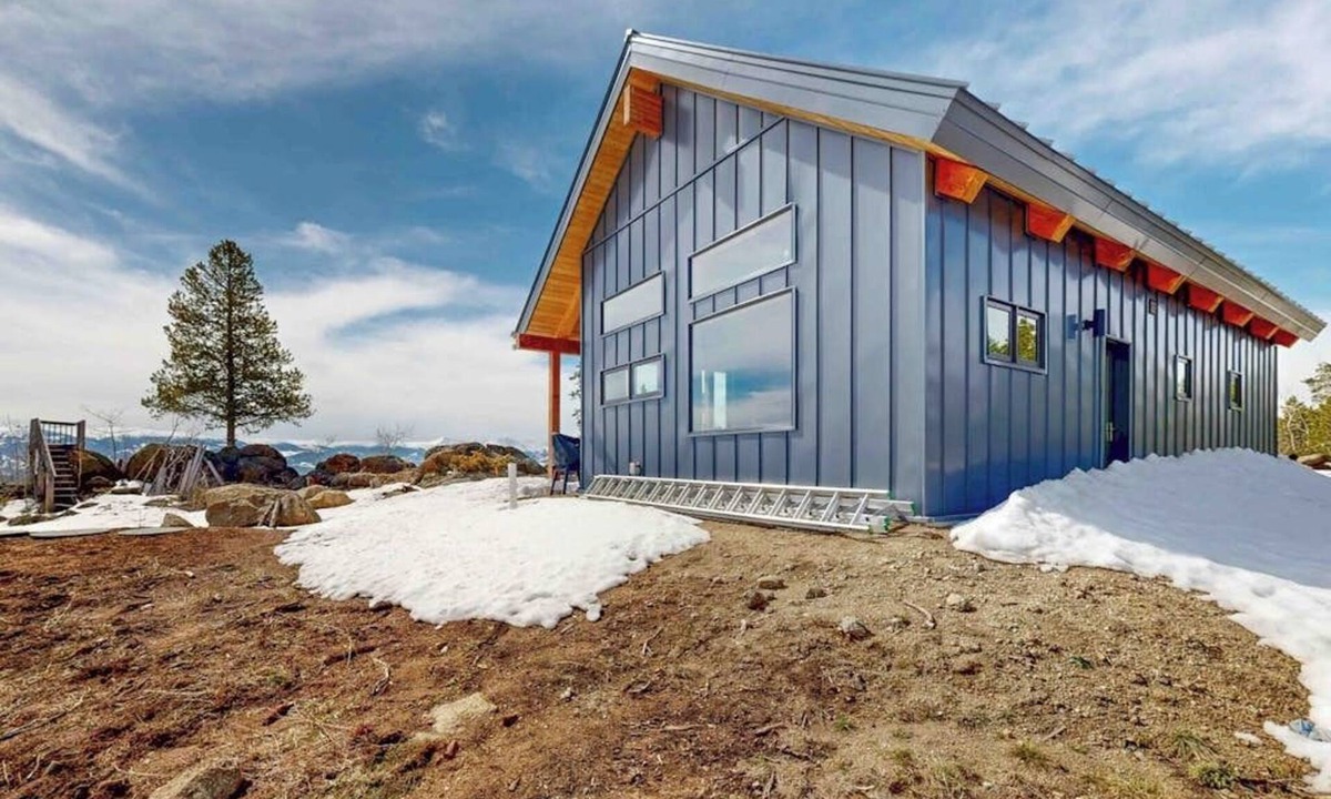 Winter Park Highlands Cabin | Modern off grid cabin with stocked kitchen & private mountain view- dog friendly