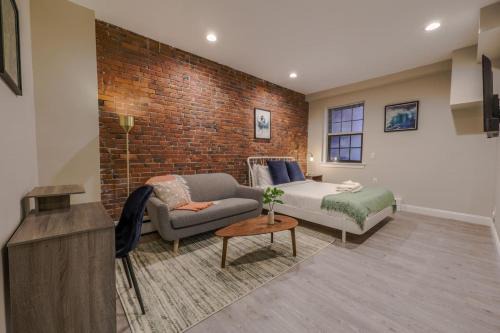 Prudential - St. Botolph Apartment | Modern Simple Studio South End