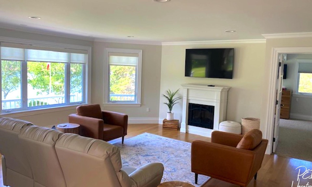 Stanley Bridge House | Modern, spacious 4 bedroom waterfront vacation home near Cavendish