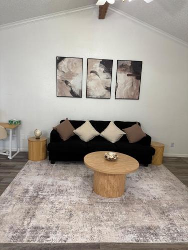 Houston Apartment | Modern Spacious Condo Ideal for Relaxation Stays