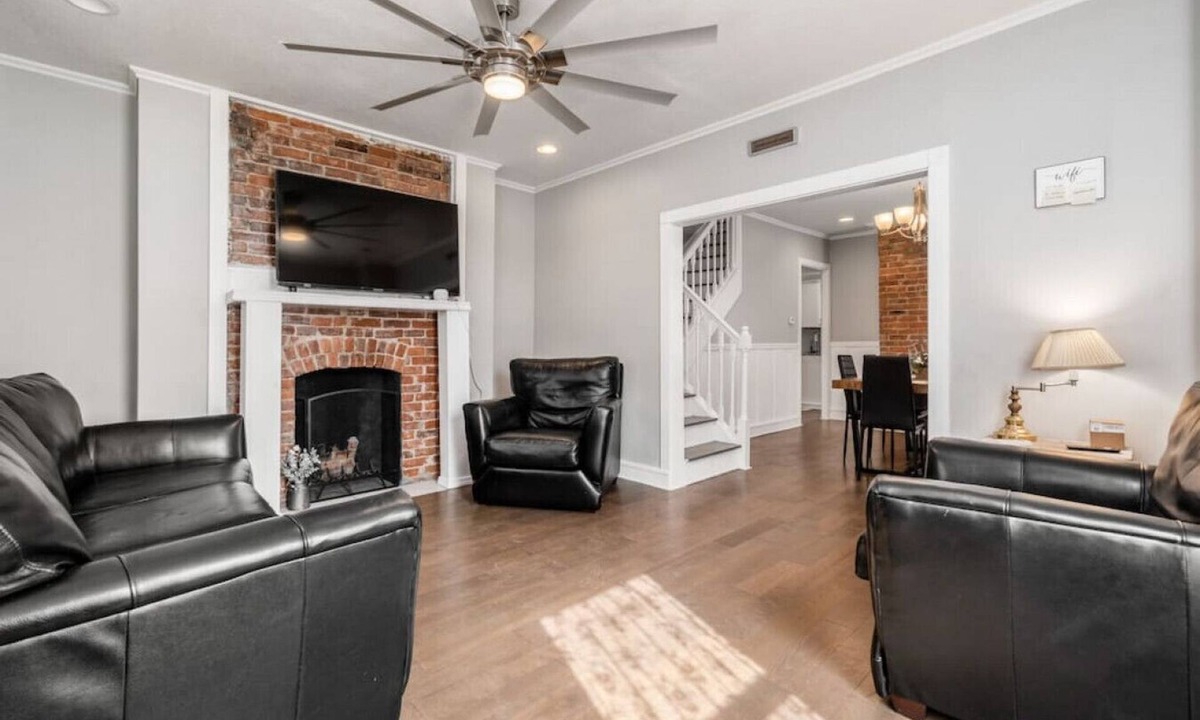 Near East Columbus House | Modern Spacious Condo on Gay St