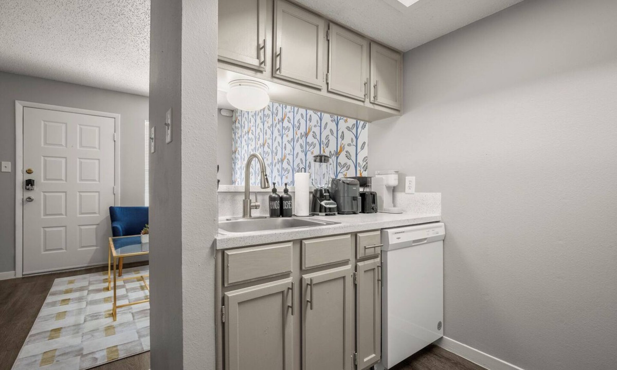 Hancock Apartment | Modern Stay Near Downtown | Fast Wi-Fi+ Parking