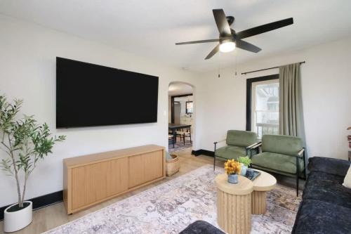 Medina House | Modernized Historical Home in Downtown Medina with Hot Tub