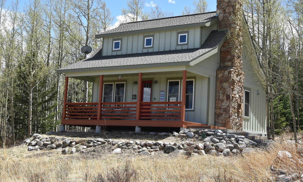 Warm Springs Cabin | Moose Crossing Cabin on 2 Private Acres w/ Trails!