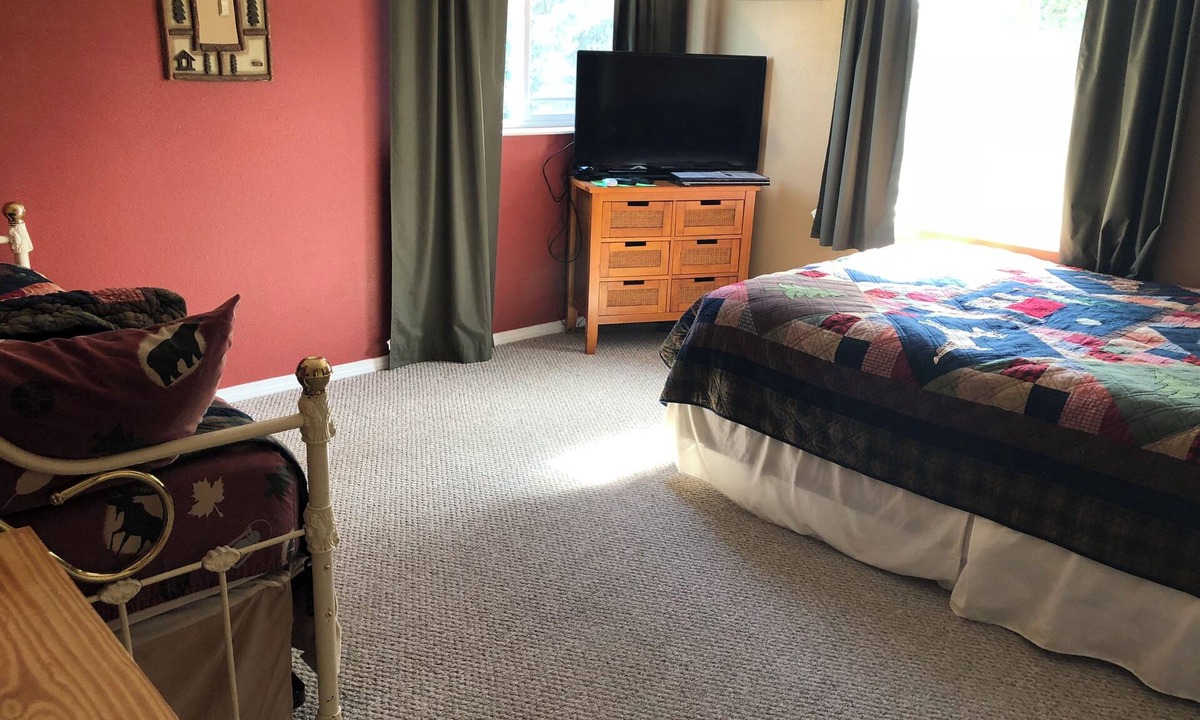Cohoe Hotel | Moose Is Inn Room 3- private, clean room with jetted tub.