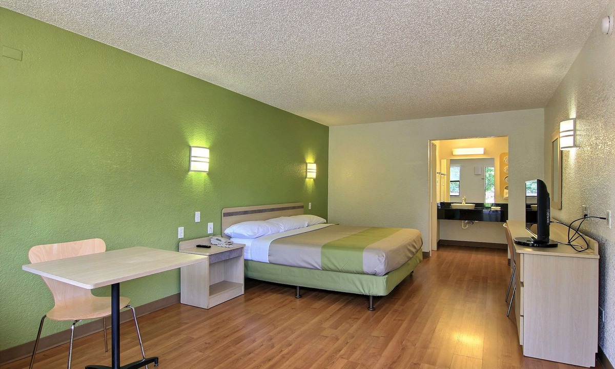North Loop Hotel | Motel 6 Austin, TX - Central Downtown UT