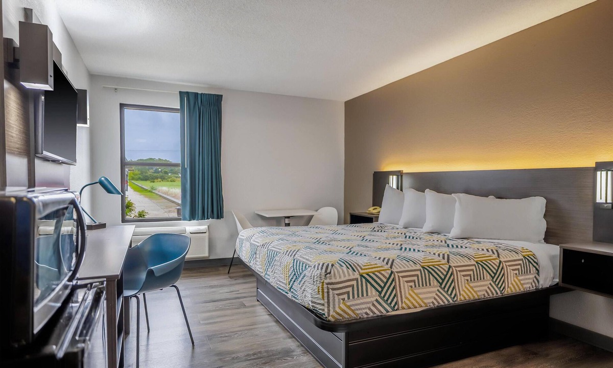 Franklin Hotel | Motel 6 Franklin, OH