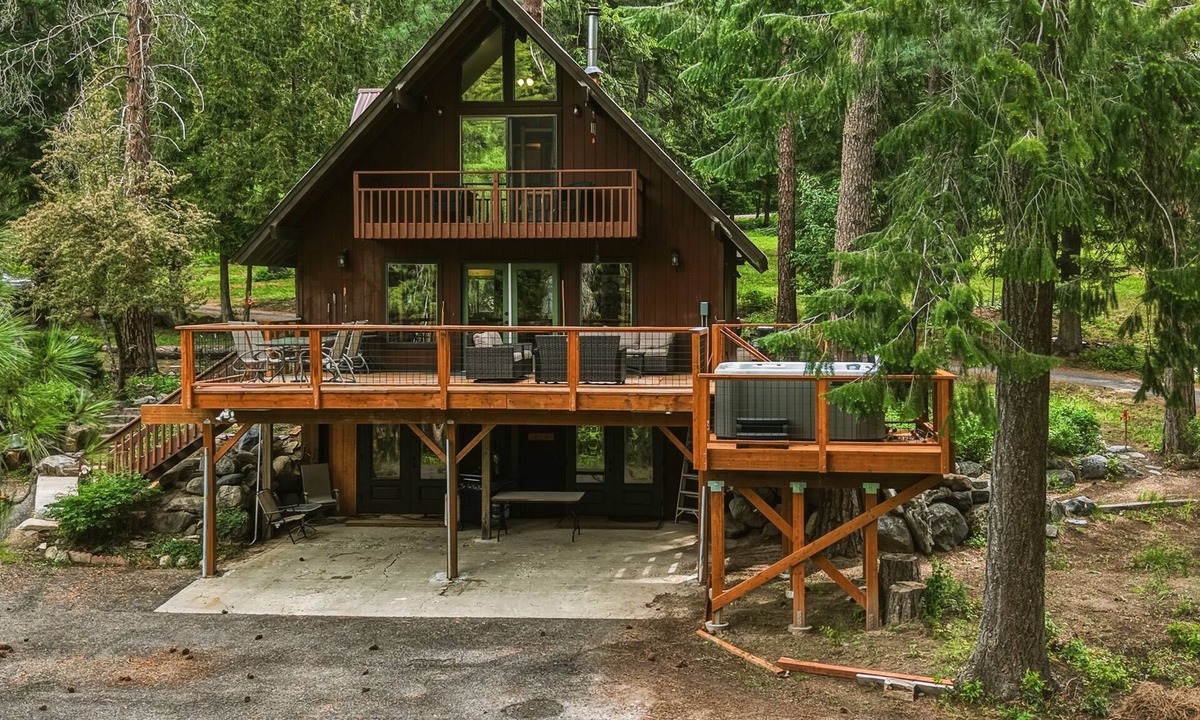 Peshastin Cabin | Mountain Cabin w/Hot Tub - Sleeps 6
