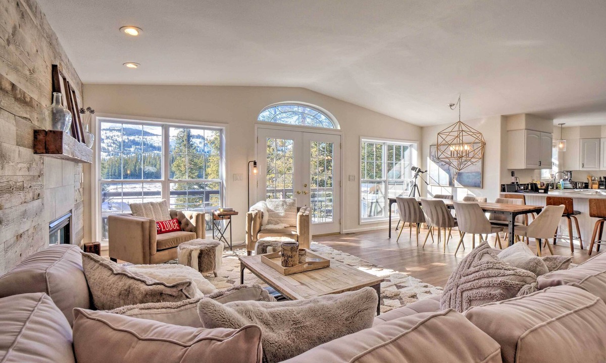 Valley of the Sun Cabin | Mountain Cabin w/Views + Firepit: 25 Mi to Skiing