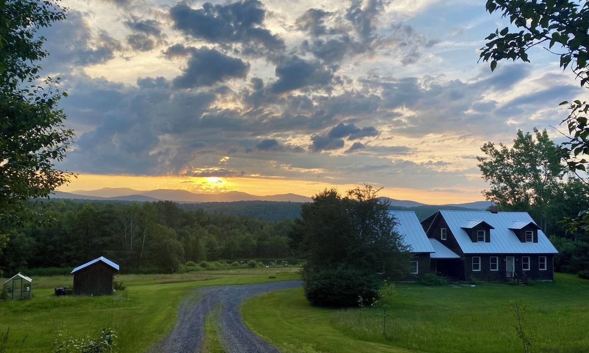 East Calais House | Mountain Glow Meadow: Serene Dark Sky Retreat