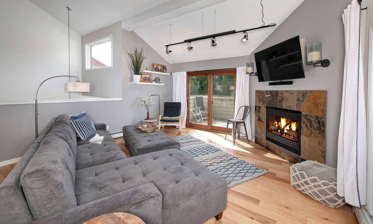 Frisco House | Mountain Modern Open Concept Townhouse - Fam + Pet Friendly, Walk to Outer Range