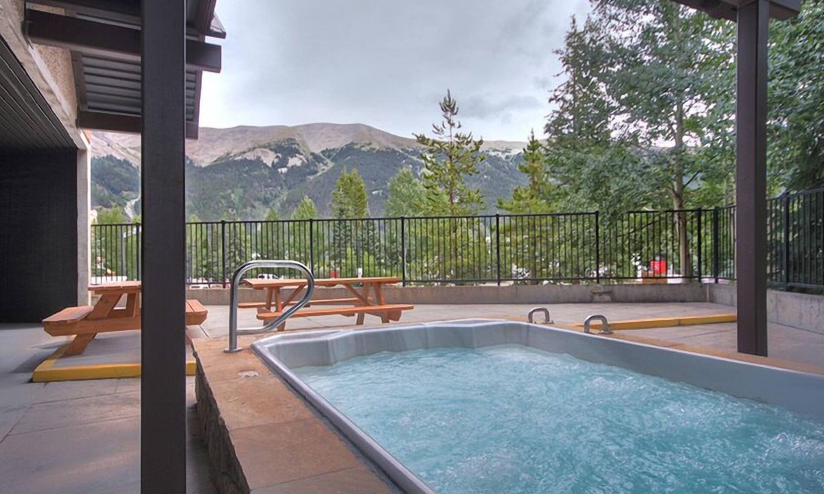 Copper Mountain Village Hotel | Mountain Plaza Hotel Style Room with 2 Beds #507 by RedAwning