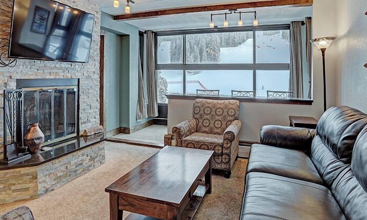 Copper Mountain Village Condo | Mountain Plaza 3 Bedroom Condo #421/423 by RedAwning