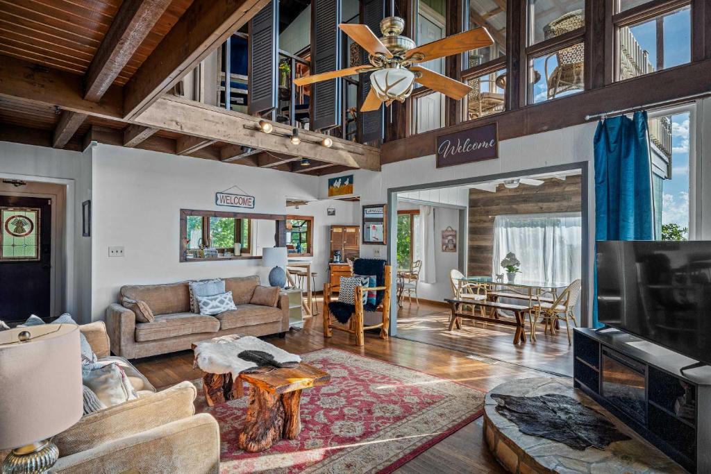 Mentone House | Mountain Retreat Ruby's Roost Home & Loft