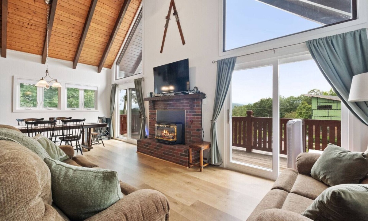 Lincoln Apartment | Mountain View Chalet w/Amenities