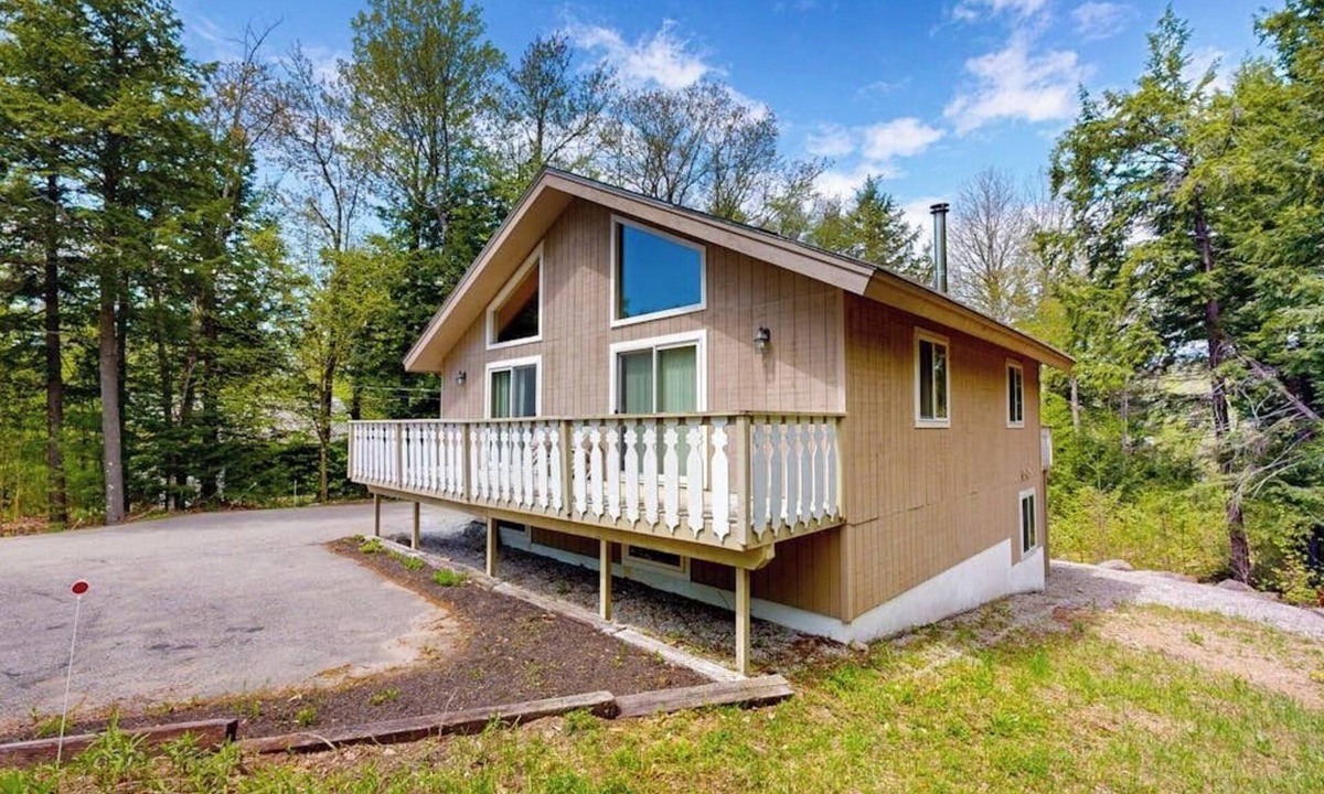 Jackson Ski Chalet | Mountain view private chalet close to ski, golf & Storyland