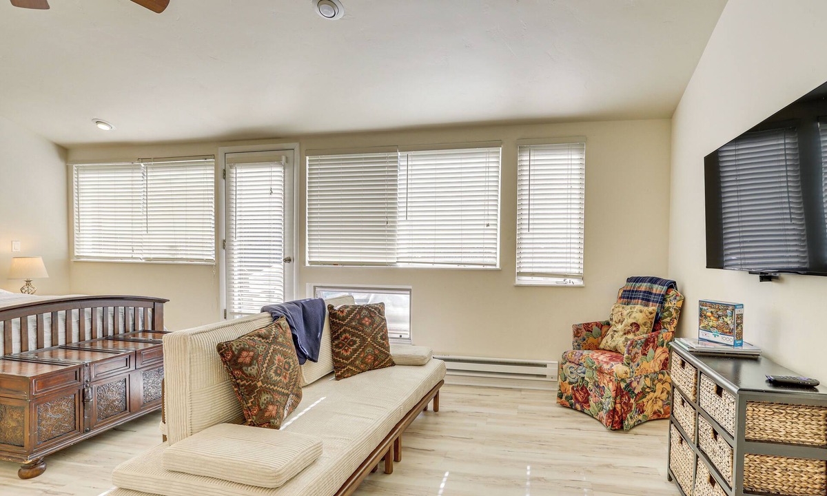 Vail Apartment | Mountain-View Studio: Top Floor, Private Deck