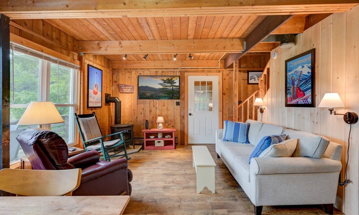North Conway Cabin | Mountain Views Moon Cottage