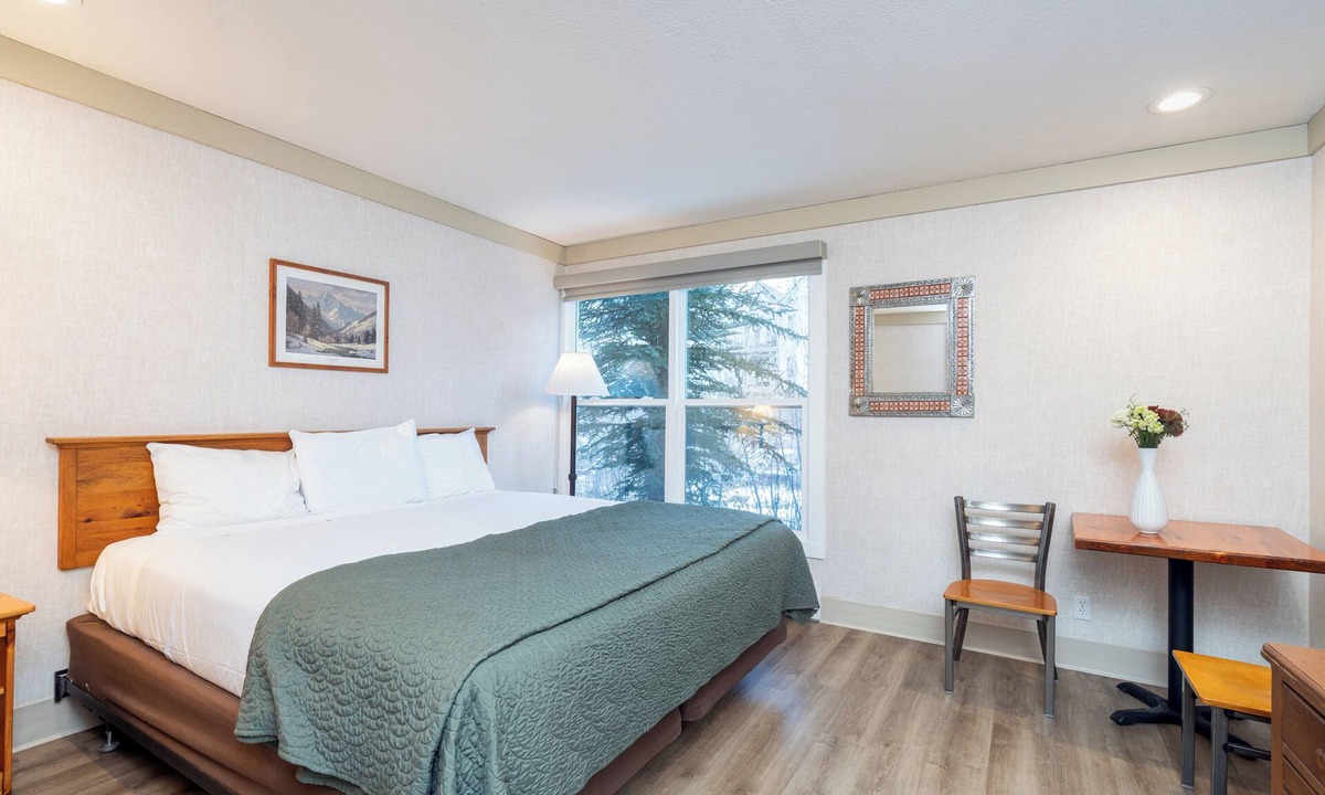 Telluride Hotel | Mountainside Inn Riverside Room With King Bed