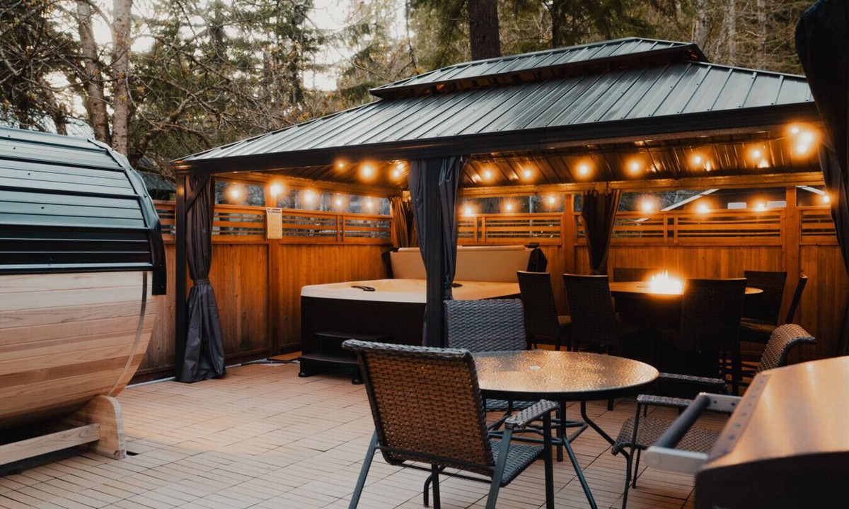 Paradise Estates Cabin | Mt Rainier Cabin! Sauna, Game Rm, Hot Tub, Firepit