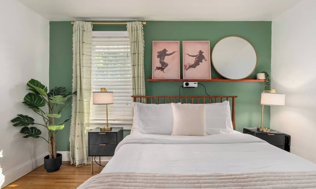 Merion Village House | *MTR* Hot Tub | EZ Parking | 2BR by German Village | 30 day min
