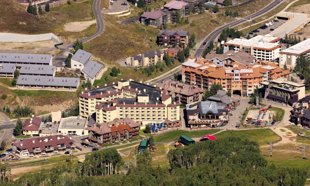 Crested Butte Hotel | Near Mt. Crested Butte + Restaurant. Pool. Spa.